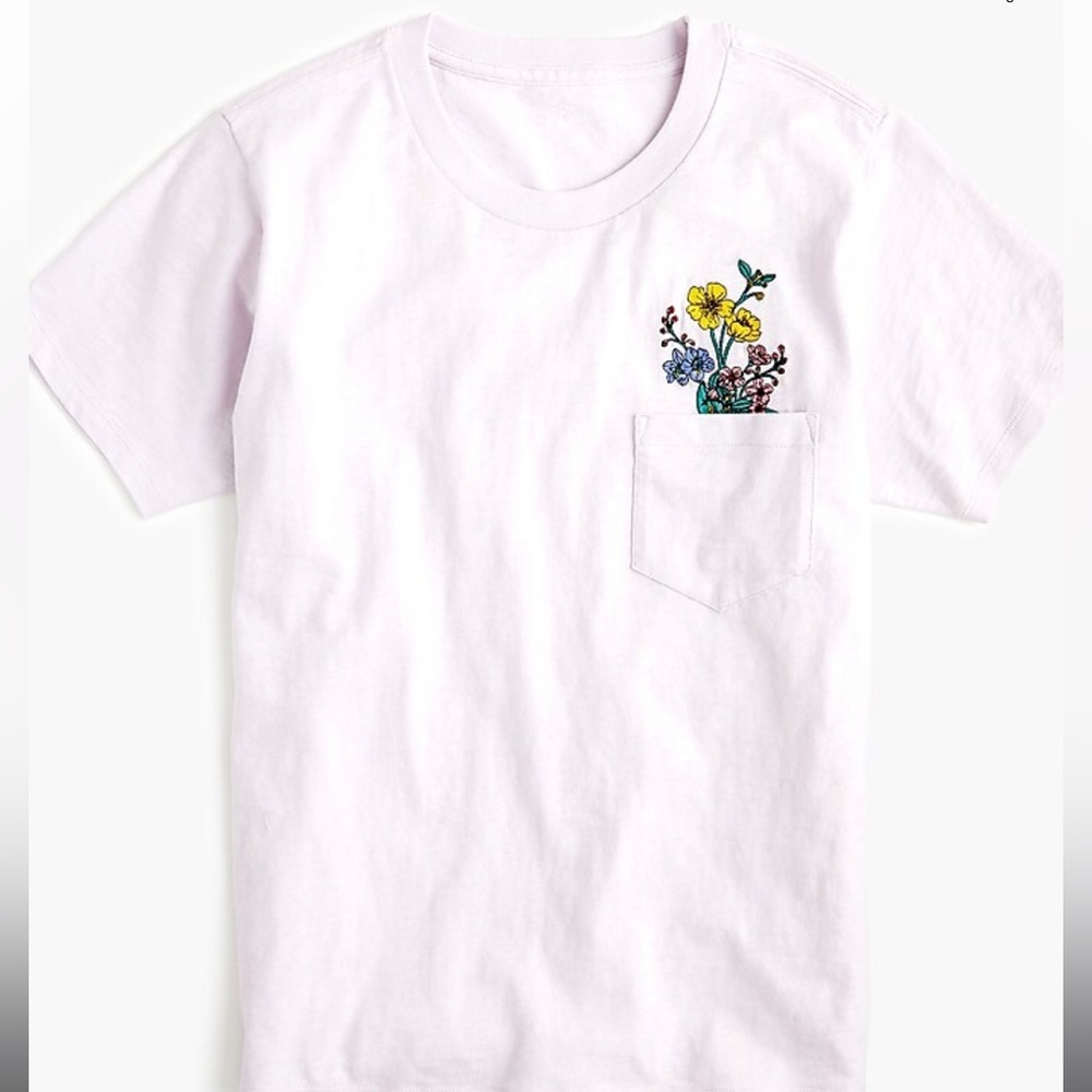 Embroider flower pocket t shirt